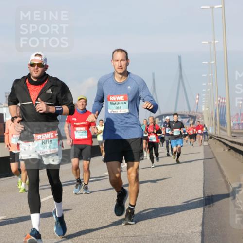 03.10.2025 - Köhlbrandbrückenlauf Jannik Wohlers http://msf.ph/oto/9068429 03.10.2025 09:47:50 Position 3 1130, 1058 meine-sportfotos.de