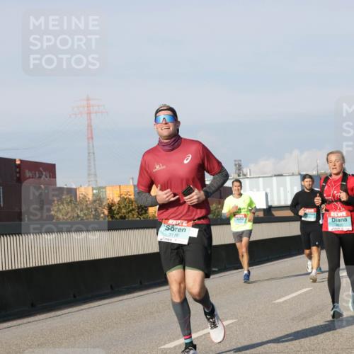 03.10.2025 - Köhlbrandbrückenlauf Jannik Wohlers http://msf.ph/oto/9068523 03.10.2025 09:47:56 Position 3 100, 3118, 3630, 131 meine-sportfotos.de