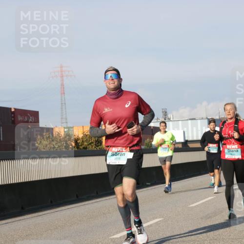 03.10.2025 - Köhlbrandbrückenlauf Jannik Wohlers http://msf.ph/oto/9068527 03.10.2025 09:47:56 Position 3 300, 3118, 131, 3630 meine-sportfotos.de