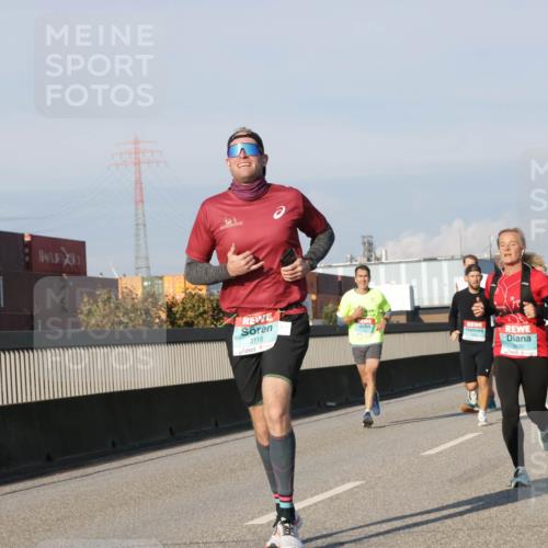 03.10.2025 - Köhlbrandbrückenlauf Jannik Wohlers http://msf.ph/oto/9068530 03.10.2025 09:47:56 Position 3 100, 3118, 3630, 1316 meine-sportfotos.de