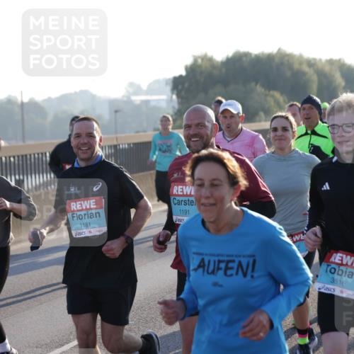 03.10.2025 - Köhlbrandbrückenlauf Jannik Wohlers http://msf.ph/oto/9068550 03.10.2025 09:16:29 Position 3 1227, 1181, 1191, 3516 meine-sportfotos.de