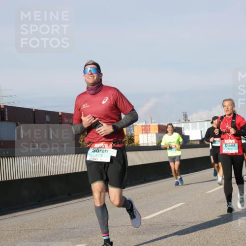 03.10.2025 - Köhlbrandbrückenlauf Jannik Wohlers http://msf.ph/oto/9068552 03.10.2025 09:47:56 Position 3 3118, 1316, 3630 meine-sportfotos.de
