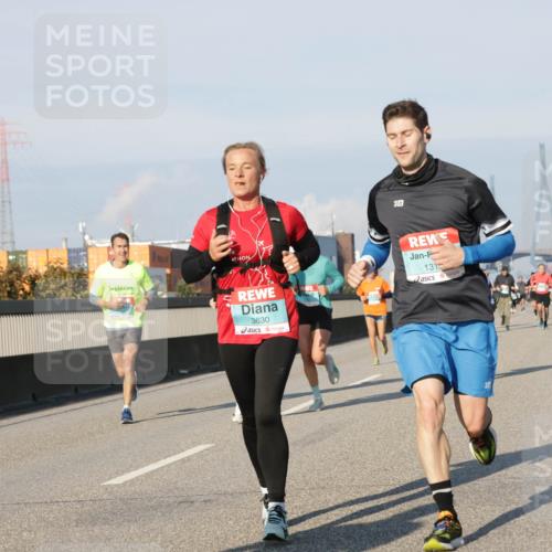 03.10.2025 - Köhlbrandbrückenlauf Jannik Wohlers http://msf.ph/oto/9068567 03.10.2025 09:47:57 Position 3 16, 3630, 13 meine-sportfotos.de