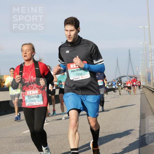 03.10.2025 - Köhlbrandbrückenlauf Jannik Wohlers http://msf.ph/oto/9068588 03.10.2025 09:47:58 Position 3 6, 3630, 1316 meine-sportfotos.de