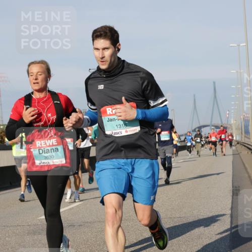 03.10.2025 - Köhlbrandbrückenlauf Jannik Wohlers http://msf.ph/oto/9068597 03.10.2025 09:47:58 Position 3 6, 3630, 1316 meine-sportfotos.de