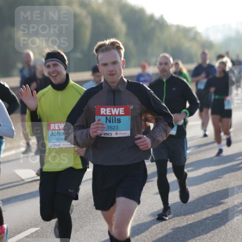 03.10.2025 - Köhlbrandbrückenlauf Jannik Wohlers http://msf.ph/oto/9068602 03.10.2025 09:16:31 Position 3 3227, 3233, 1623, 1626 meine-sportfotos.de
