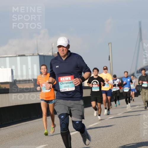 03.10.2025 - Köhlbrandbrückenlauf Jannik Wohlers http://msf.ph/oto/9068612 03.10.2025 09:47:59 Position 3 2843 meine-sportfotos.de