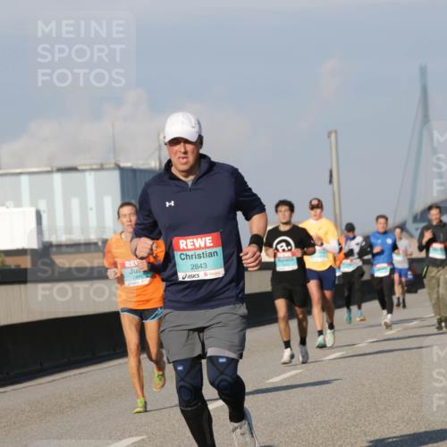 03.10.2025 - Köhlbrandbrückenlauf Jannik Wohlers http://msf.ph/oto/9068615 03.10.2025 09:47:59 Position 3 2843 meine-sportfotos.de