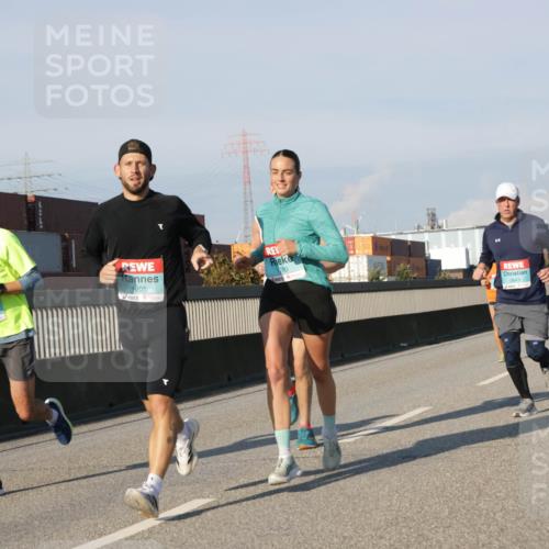 03.10.2025 - Köhlbrandbrückenlauf Jannik Wohlers http://msf.ph/oto/9068629 03.10.2025 09:48:00 Position 3 1182, 774, 1205, 280, 2843 meine-sportfotos.de