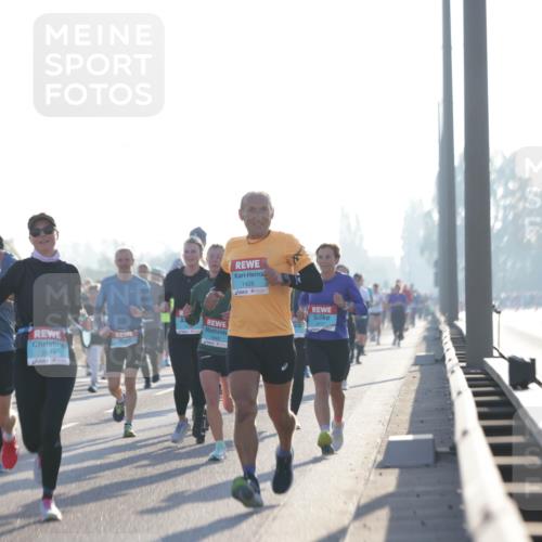 03.10.2025 - Köhlbrandbrückenlauf Jannik Wohlers http://msf.ph/oto/9068707 03.10.2025 09:16:40 Position 3 3710, 2814, 1946, 1428, 2677 meine-sportfotos.de