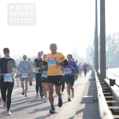 03.10.2025 - Köhlbrandbrückenlauf Jannik Wohlers http://msf.ph/oto/9068708 03.10.2025 09:16:40 Position 3 3710, 2814, 1428, 2677 meine-sportfotos.de