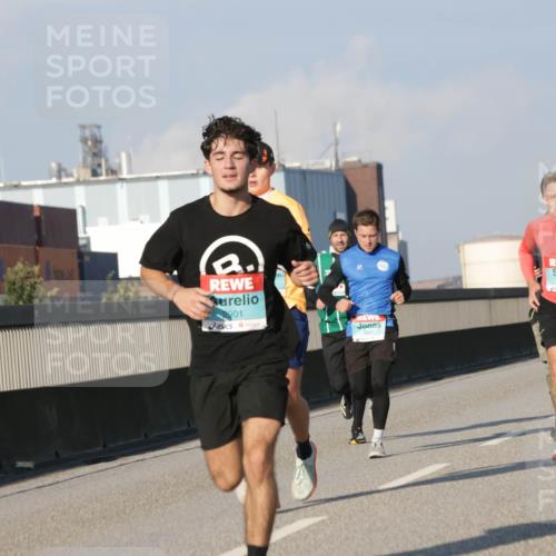 03.10.2025 - Köhlbrandbrückenlauf Jannik Wohlers http://msf.ph/oto/9068802 03.10.2025 09:48:05 Position 3 2901, 1165 meine-sportfotos.de