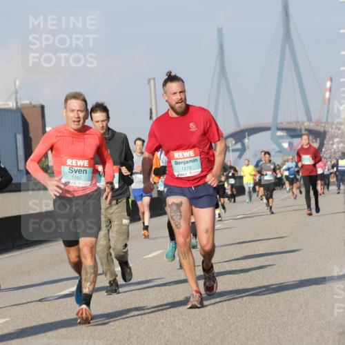 03.10.2025 - Köhlbrandbrückenlauf Jannik Wohlers http://msf.ph/oto/9068842 03.10.2025 09:48:07 Position 3 2947, 1165, 1273 meine-sportfotos.de
