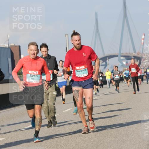 03.10.2025 - Köhlbrandbrückenlauf Jannik Wohlers http://msf.ph/oto/9068845 03.10.2025 09:48:07 Position 3 2947, 1165, 1273 meine-sportfotos.de