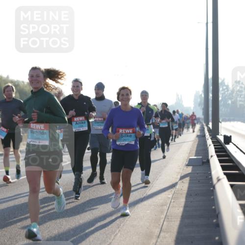 03.10.2025 - Köhlbrandbrückenlauf Jannik Wohlers http://msf.ph/oto/9068872 03.10.2025 09:16:44 Position 3 3791, 1946, 1238, 2677 meine-sportfotos.de
