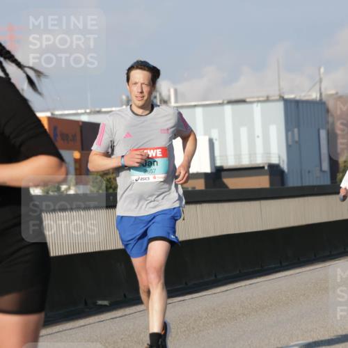 03.10.2025 - Köhlbrandbrückenlauf Jannik Wohlers http://msf.ph/oto/9069118 03.10.2025 09:48:15 Position 3 2857 meine-sportfotos.de