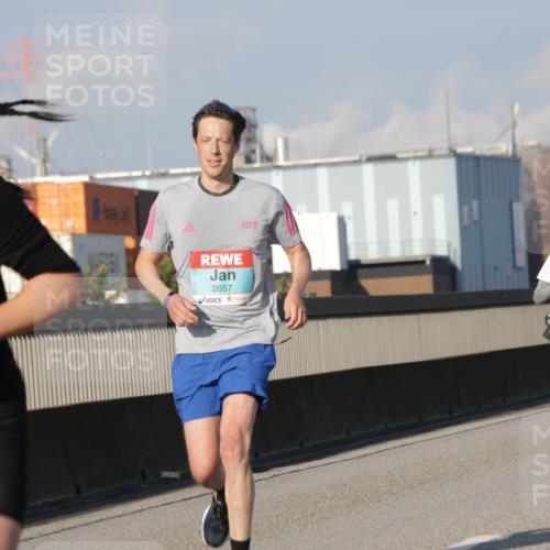 03.10.2025 - Köhlbrandbrückenlauf Jannik Wohlers http://msf.ph/oto/9069120 03.10.2025 09:48:15 Position 3 2857 meine-sportfotos.de