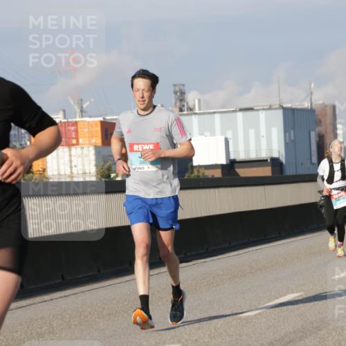 03.10.2025 - Köhlbrandbrückenlauf Jannik Wohlers http://msf.ph/oto/9069137 03.10.2025 09:48:16 Position 3 3016, 285 meine-sportfotos.de