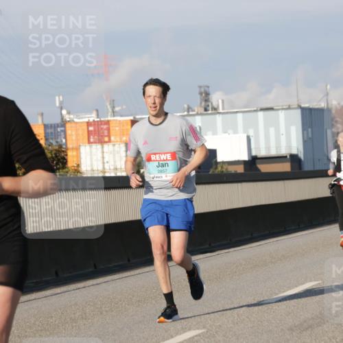 03.10.2025 - Köhlbrandbrückenlauf Jannik Wohlers http://msf.ph/oto/9069138 03.10.2025 09:48:16 Position 3 3316, 2857 meine-sportfotos.de