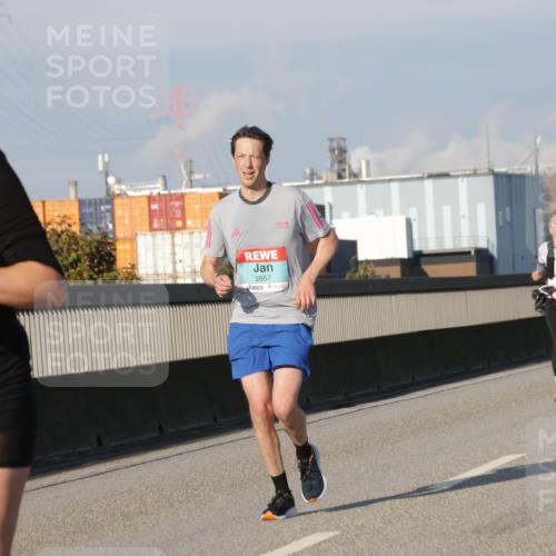 03.10.2025 - Köhlbrandbrückenlauf Jannik Wohlers http://msf.ph/oto/9069141 03.10.2025 09:48:16 Position 3 3316, 2857 meine-sportfotos.de