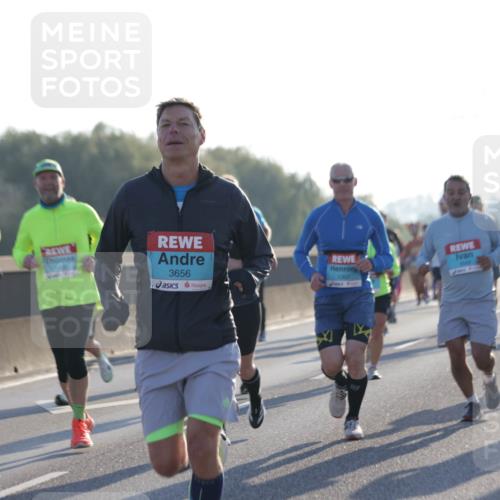 03.10.2025 - Köhlbrandbrückenlauf Jannik Wohlers http://msf.ph/oto/9069159 03.10.2025 09:16:51 Position 3 3656, 1302, 1776 meine-sportfotos.de