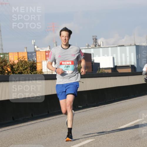 03.10.2025 - Köhlbrandbrückenlauf Jannik Wohlers http://msf.ph/oto/9069165 03.10.2025 09:48:16 Position 3 2857 meine-sportfotos.de