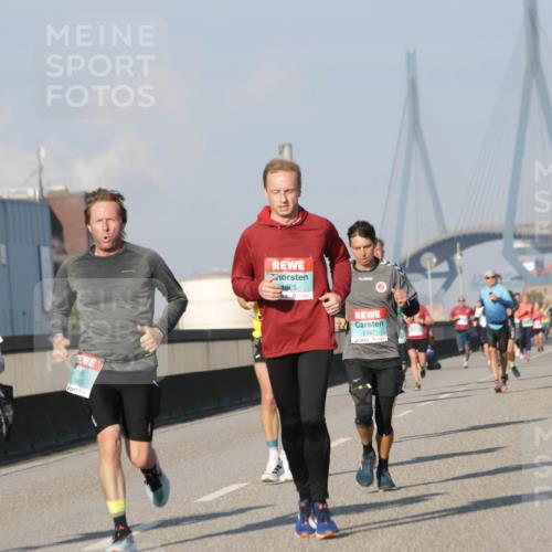 03.10.2025 - Köhlbrandbrückenlauf Jannik Wohlers http://msf.ph/oto/9069200 03.10.2025 09:48:18 Position 3 3165, 1225, 2587 meine-sportfotos.de