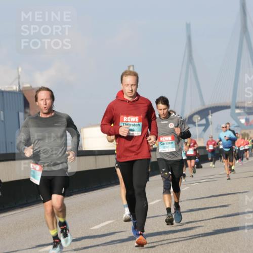 03.10.2025 - Köhlbrandbrückenlauf Jannik Wohlers http://msf.ph/oto/9069204 03.10.2025 09:48:18 Position 3 3165, 225, 2587 meine-sportfotos.de