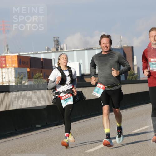 03.10.2025 - Köhlbrandbrückenlauf Jannik Wohlers http://msf.ph/oto/9069231 03.10.2025 09:48:19 Position 3 3813, 1225, 2587 meine-sportfotos.de