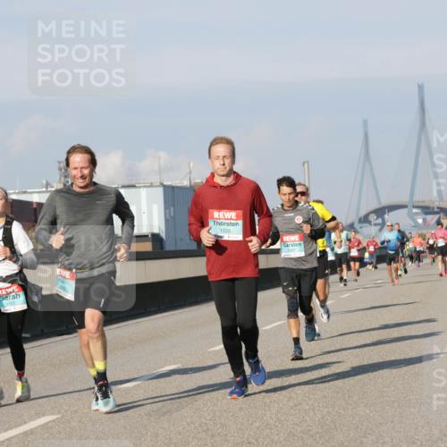 03.10.2025 - Köhlbrandbrückenlauf Jannik Wohlers http://msf.ph/oto/9069247 03.10.2025 09:48:20 Position 3 3165, 1225, 2587 meine-sportfotos.de