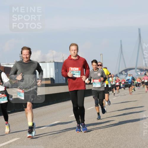 03.10.2025 - Köhlbrandbrückenlauf Jannik Wohlers http://msf.ph/oto/9069250 03.10.2025 09:48:20 Position 3 3165, 1225, 2587 meine-sportfotos.de