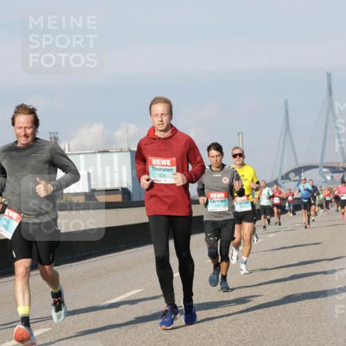 03.10.2025 - Köhlbrandbrückenlauf Jannik Wohlers http://msf.ph/oto/9069282 03.10.2025 09:48:20 Position 3 3813, 1225, 2587, 3331 meine-sportfotos.de