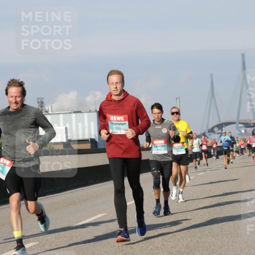 03.10.2025 - Köhlbrandbrückenlauf Jannik Wohlers http://msf.ph/oto/9069285 03.10.2025 09:48:20 Position 3 3165, 381, 1225, 2587 meine-sportfotos.de