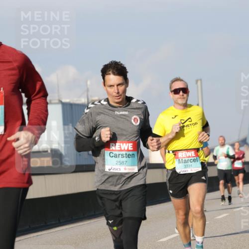 03.10.2025 - Köhlbrandbrückenlauf Jannik Wohlers http://msf.ph/oto/9069307 03.10.2025 09:48:21 Position 3 1225, 2587, 3331 meine-sportfotos.de