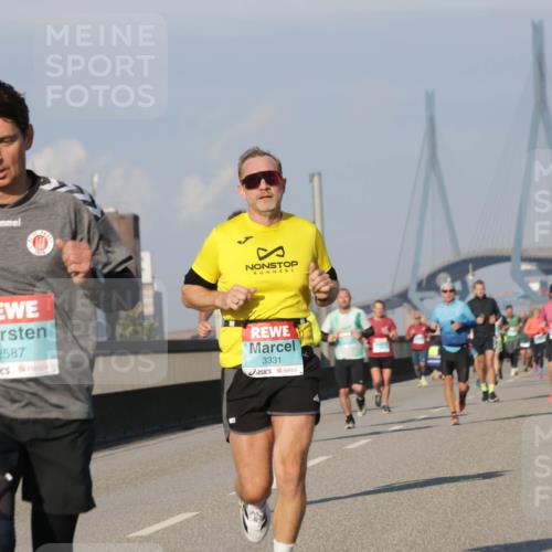 03.10.2025 - Köhlbrandbrückenlauf Jannik Wohlers http://msf.ph/oto/9069333 03.10.2025 09:48:22 Position 3 2587, 3331 meine-sportfotos.de