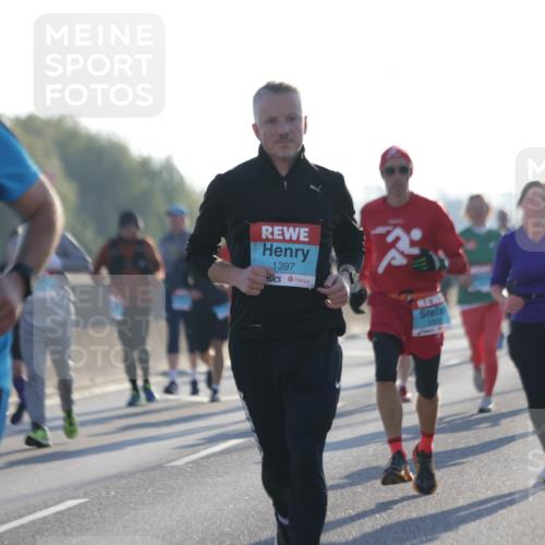 03.10.2025 - Köhlbrandbrückenlauf Jannik Wohlers http://msf.ph/oto/9069358 03.10.2025 09:17:00 Position 3 1642, 1397, 3353 meine-sportfotos.de