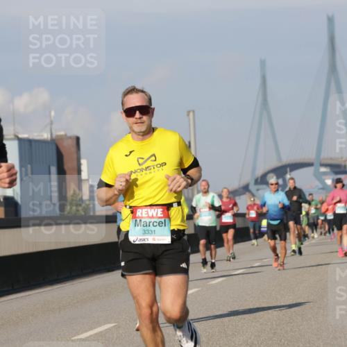 03.10.2025 - Köhlbrandbrückenlauf Jannik Wohlers http://msf.ph/oto/9069359 03.10.2025 09:48:23 Position 3 2587, 3331 meine-sportfotos.de