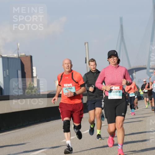 03.10.2025 - Köhlbrandbrückenlauf Jannik Wohlers http://msf.ph/oto/9069540 03.10.2025 09:48:34 Position 3 2998, 1123 meine-sportfotos.de