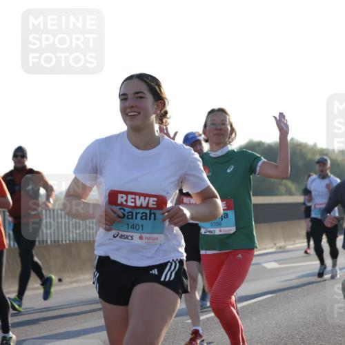 03.10.2025 - Köhlbrandbrückenlauf Jannik Wohlers http://msf.ph/oto/9069608 03.10.2025 09:17:07 Position 3 1401, 3709, 3707 meine-sportfotos.de