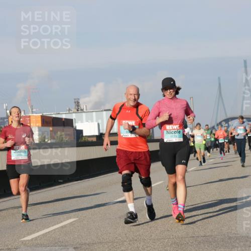 03.10.2025 - Köhlbrandbrückenlauf Jannik Wohlers http://msf.ph/oto/9069622 03.10.2025 09:48:36 Position 3 2998, 1123 meine-sportfotos.de