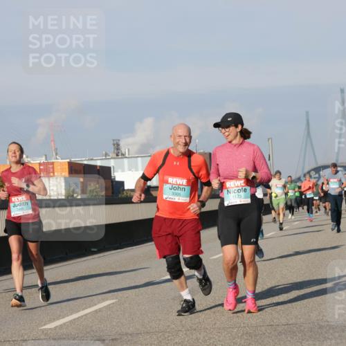 03.10.2025 - Köhlbrandbrückenlauf Jannik Wohlers http://msf.ph/oto/9069638 03.10.2025 09:48:36 Position 3 2998, 3305, 1123 meine-sportfotos.de