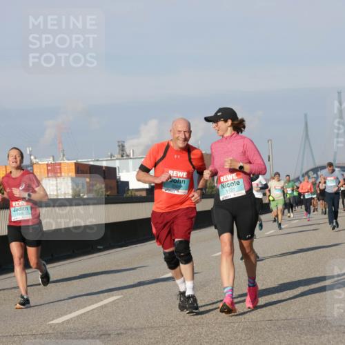 03.10.2025 - Köhlbrandbrückenlauf Jannik Wohlers http://msf.ph/oto/9069649 03.10.2025 09:48:37 Position 3 2998, 3305, 1123 meine-sportfotos.de