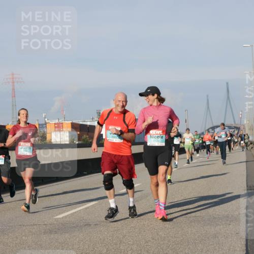 03.10.2025 - Köhlbrandbrückenlauf Jannik Wohlers http://msf.ph/oto/9069675 03.10.2025 09:48:37 Position 3 2, 3305, 1123 meine-sportfotos.de