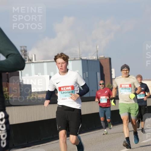 03.10.2025 - Köhlbrandbrückenlauf Jannik Wohlers http://msf.ph/oto/9069808 03.10.2025 09:48:40 Position 3 1776, 3111 meine-sportfotos.de