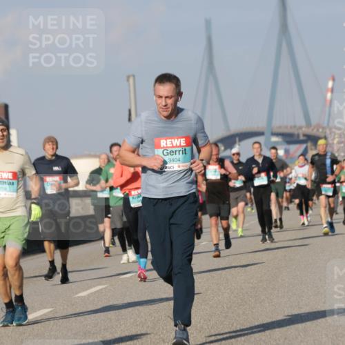 03.10.2025 - Köhlbrandbrückenlauf Jannik Wohlers http://msf.ph/oto/9069819 03.10.2025 09:48:41 Position 3 1776, 3404 meine-sportfotos.de