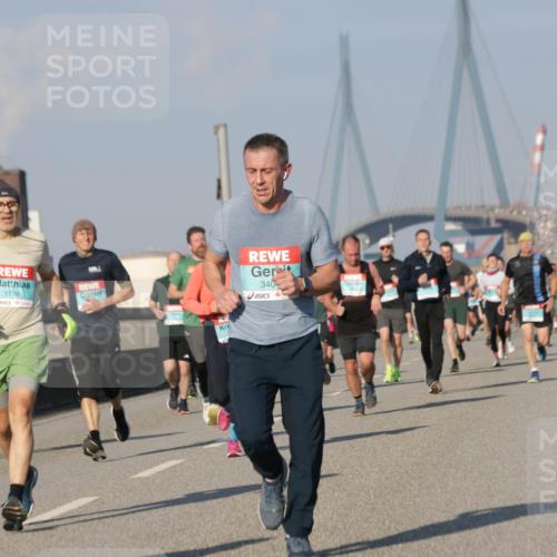 03.10.2025 - Köhlbrandbrückenlauf Jannik Wohlers http://msf.ph/oto/9069827 03.10.2025 09:48:41 Position 3 1776, 340 meine-sportfotos.de
