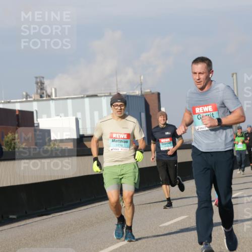 03.10.2025 - Köhlbrandbrückenlauf Jannik Wohlers http://msf.ph/oto/9069838 03.10.2025 09:48:42 Position 3 3111, 1776 meine-sportfotos.de