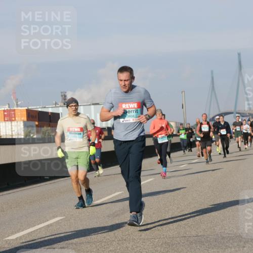 03.10.2025 - Köhlbrandbrückenlauf Jannik Wohlers http://msf.ph/oto/9069869 03.10.2025 09:48:43 Position 3 1776, 3404 meine-sportfotos.de