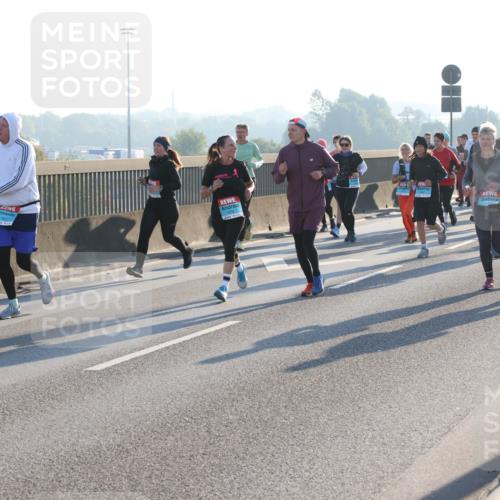 03.10.2025 - Köhlbrandbrückenlauf Lena Gebhardt http://msf.ph/oto/9070154 03.10.2025 09:24:18 Position 1  meine-sportfotos.de