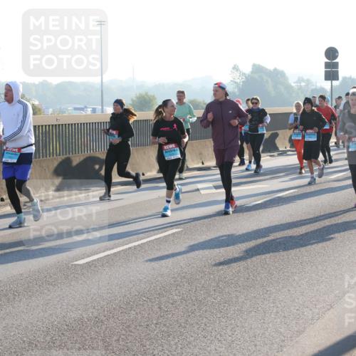 03.10.2025 - Köhlbrandbrückenlauf Lena Gebhardt http://msf.ph/oto/9070159 03.10.2025 09:24:18 Position 1 1927 meine-sportfotos.de